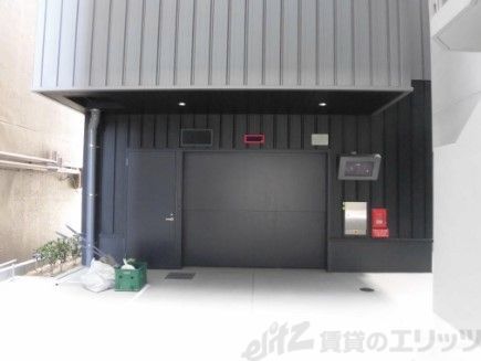 駐車場　エントランス