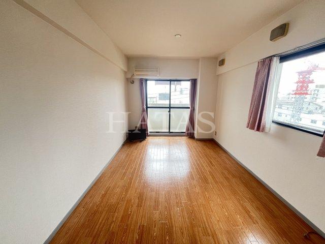 居室・リビング　同物件別部屋です。