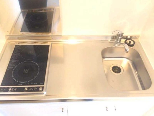 キッチン　コンパクトなキッチンで掃除もラクラク