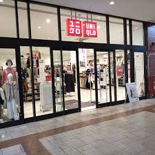 ショッピングセンター　ユニクロセブンタウン小豆沢店（ショッピングセンター）まで399m