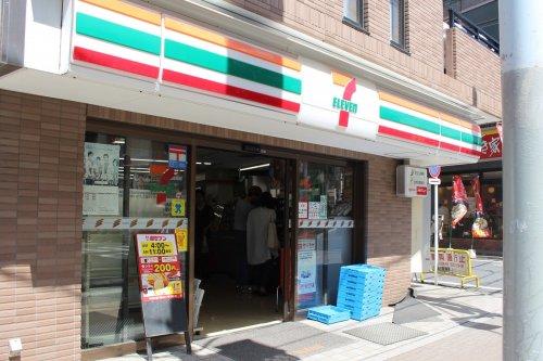 コンビニ　セブンイレブン世田谷太子堂2丁目店（コンビニ）まで388m