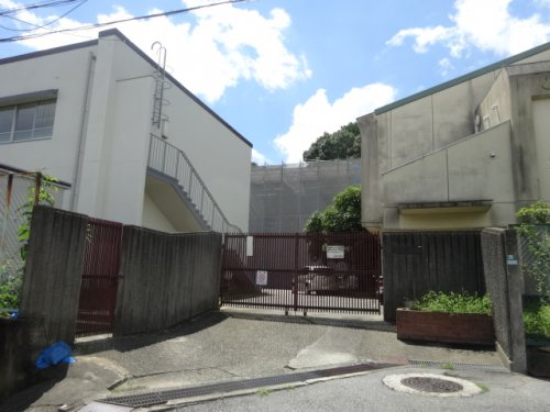 小学校　西宮市立小学校 生瀬小学校（小学校）まで829m