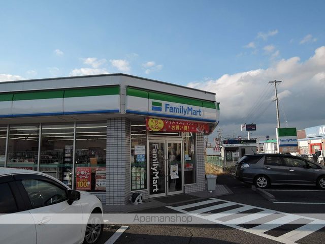 コンビニ　ファミリーマート（コンビニ）まで451m