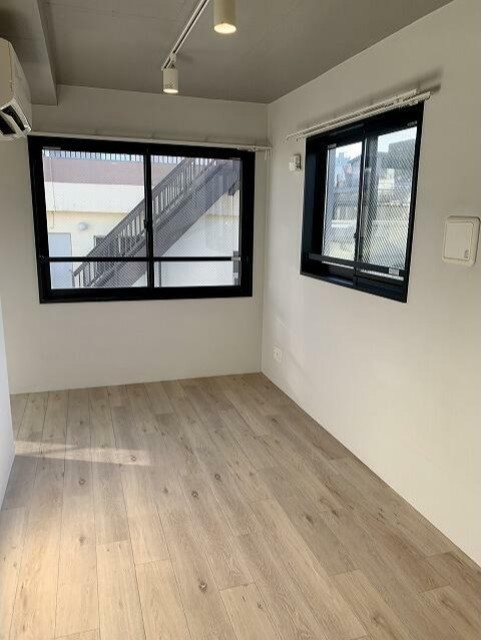 居室・リビング　２面採光のお部屋