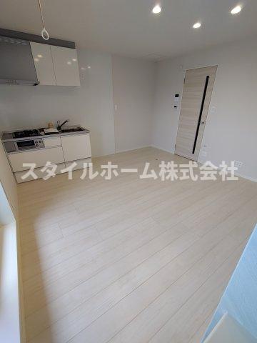 居室・リビング　同建物内別部屋の写真です。