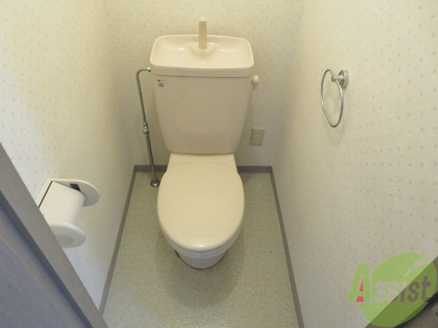 トイレ　トイレはこちらです。十分な広さがございますね