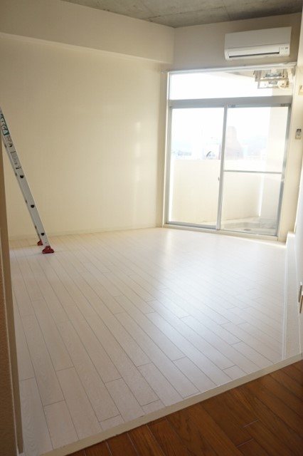 居室・リビング　※同タイプの505号室のお部屋になります。