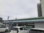 コンビニ　ファミリーマート 鳥見町二丁目店（コンビニ）まで352m