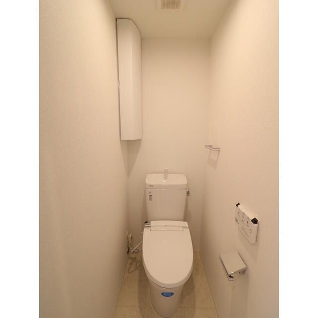 トイレ　落ち着いた色調のトイレです