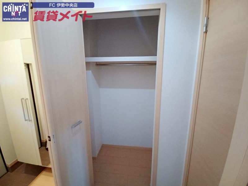 収納　同物件反転タイプの画像です