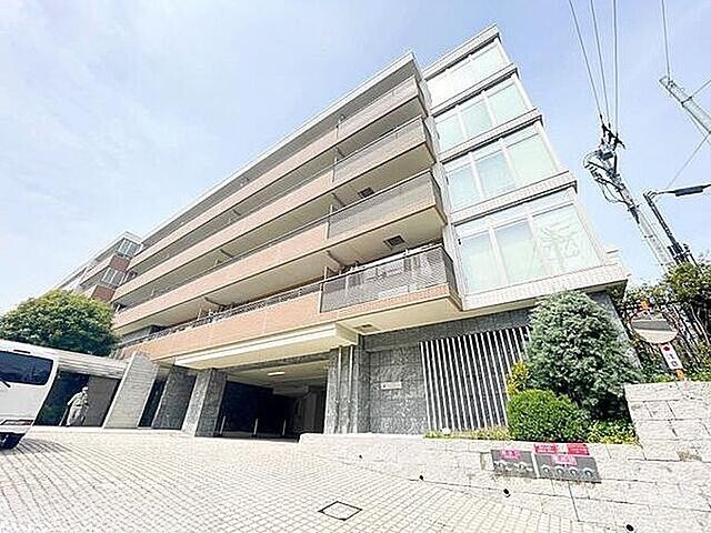 建物外観　オートロック完備
