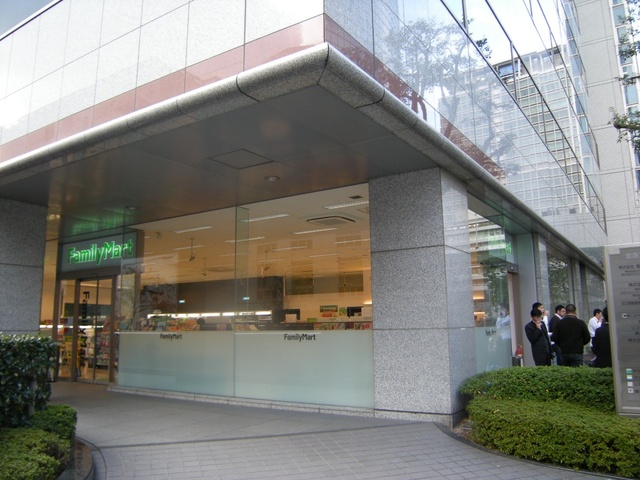 コンビニ　ファミリーマート曽根崎一丁目店（コンビニ）まで139m