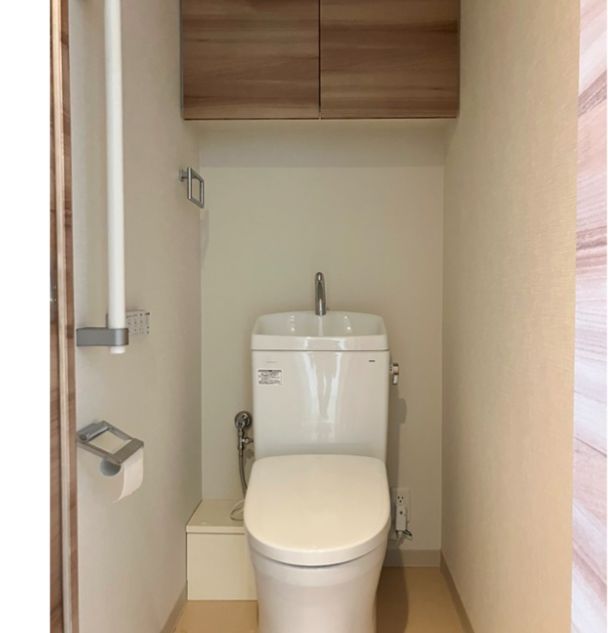 トイレ　落ち着いた色調のトイレです