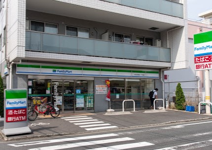 コンビニ　ファミリーマート 大田北糀谷一丁目店（コンビニ）まで140m