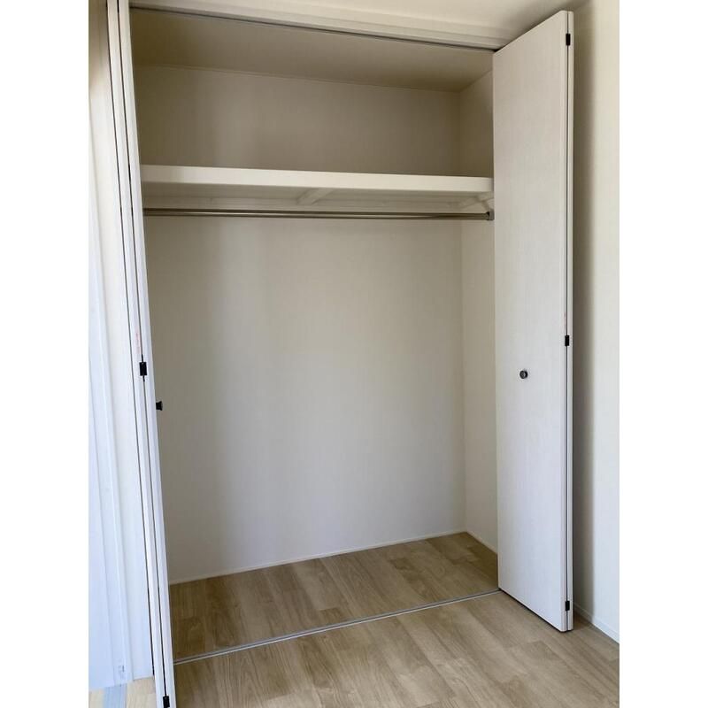 収納　【大手ハウスメーカー安心施工！】南向き角部屋明るいお部屋♪