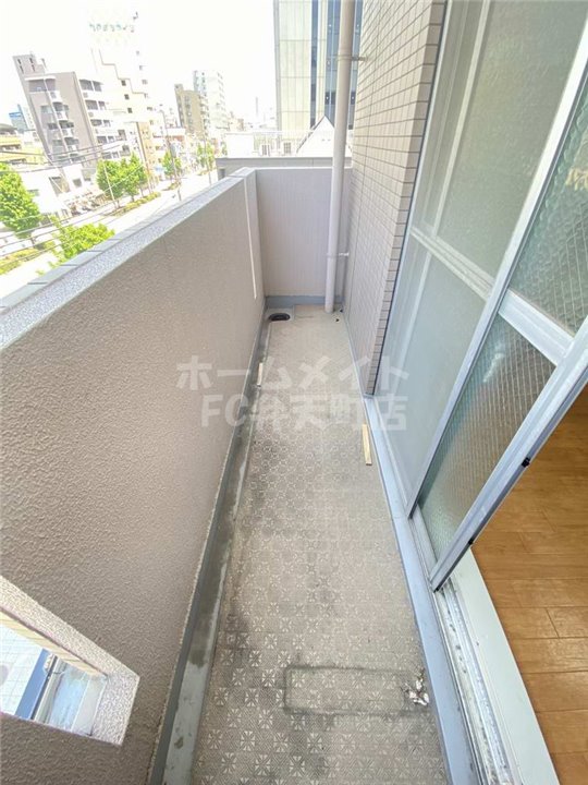 バルコニー　暖かな日差しのふりそそぐバルコニー