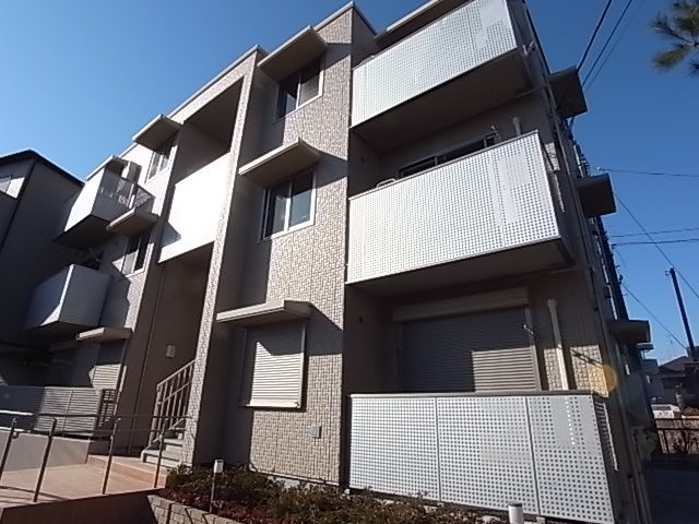 建物外観　積水ハウスのシャーメゾン（全戸角部屋です）
