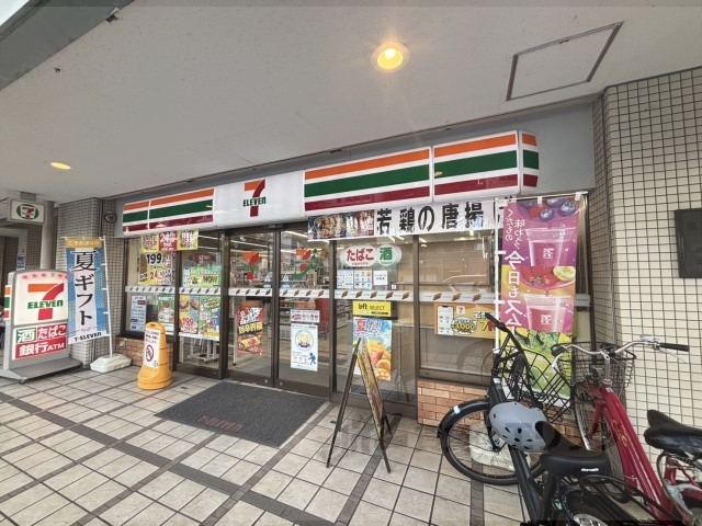 コンビニ　セブンイレブン川西能勢口駅前店（コンビニ）まで650m