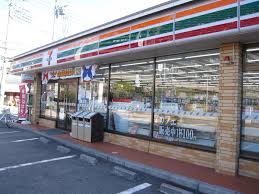 コンビニ　セブンイレブン 足立東和1丁目店（コンビニ）まで924m