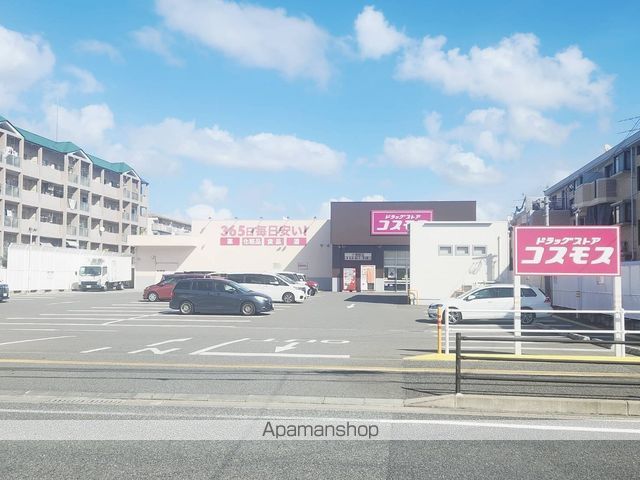 ドラックストア　（株）コスモス薬品／ディスカウントドラッグコスモス小田部店（ドラッグストア）まで366m