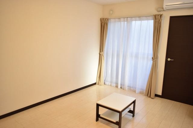 居室・リビング　同タイプの部屋の写真です