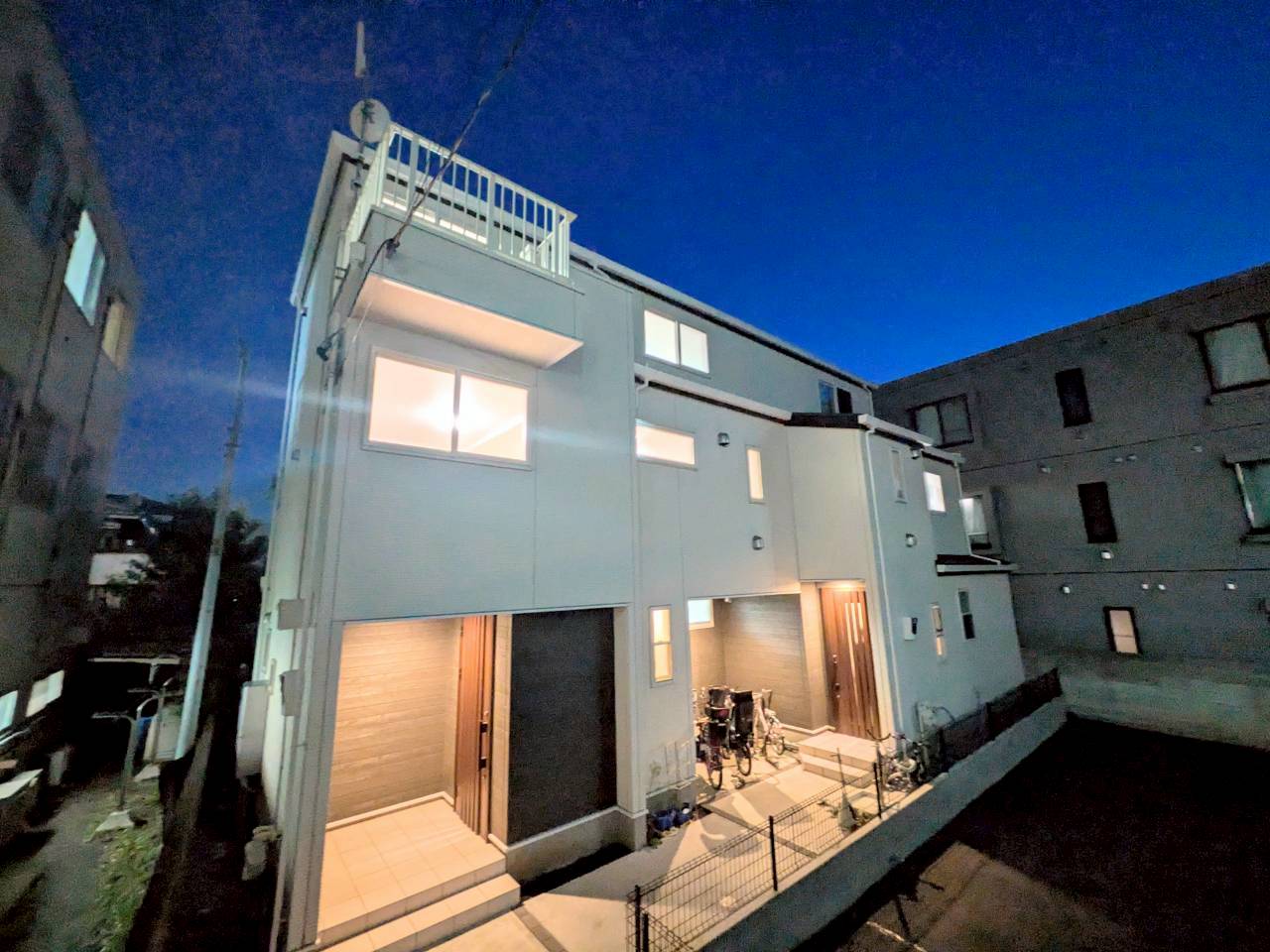 建物外観　夜景バージョン