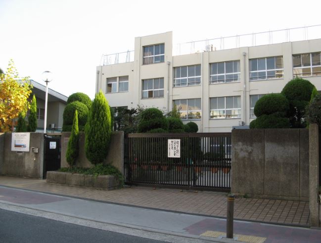 中学校　大阪市立鯰江中学校（中学校）まで1251m