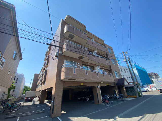 建物外観　札幌市中央区北１３条「メープル桑園」