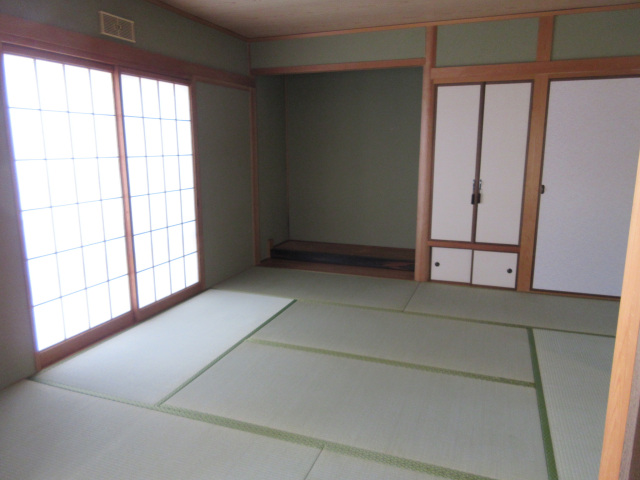 ＪＲ山陽本線 西高屋駅 徒歩32分 2階建 築37年の居間写真