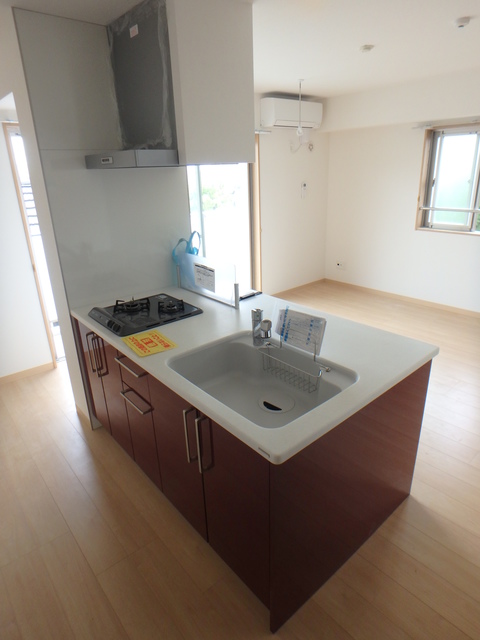 キッチン　３階同間取り写真。部屋により色変わります。