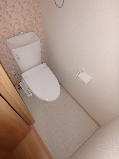 トイレ　ウォシュレット御座います。