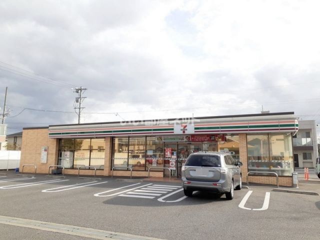 コンビニ　セブンイレブン岡崎上里２丁目店（コンビニ）まで470m