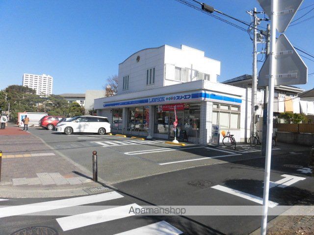 コンビニ　ローソン×スリーエフ（コンビニ）まで913m