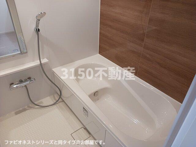 バス・シャワールーム　落ち着いた空間のお風呂です