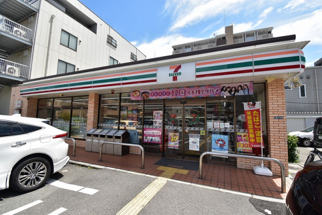 コンビニ　セブンイレブン吹田垂水町3丁目店（コンビニ）まで285m