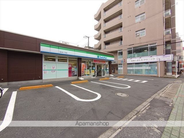 コンビニ　ファミリーマート（コンビニ）まで701m