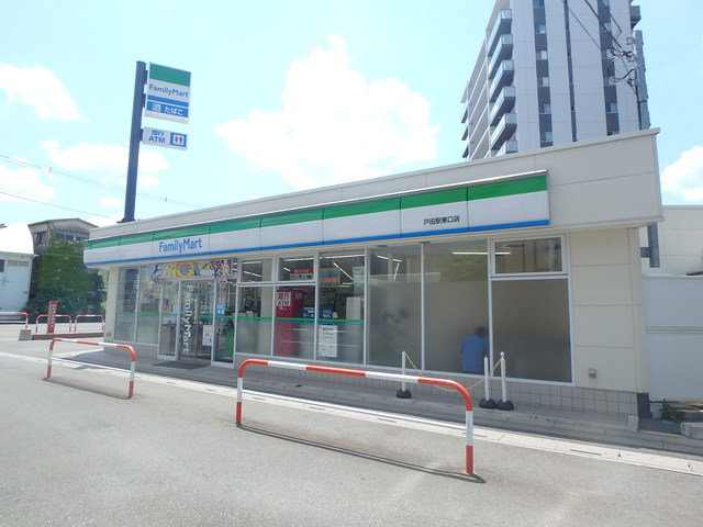 コンビニ　ファミリーマート　戸田駅東口店（コンビニ）まで300m