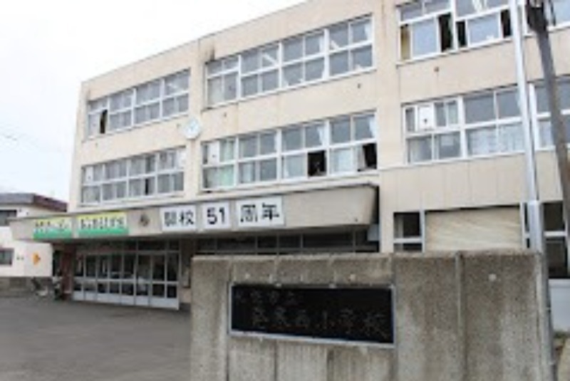 小学校　札幌市立発寒西小学校（小学校）まで201m