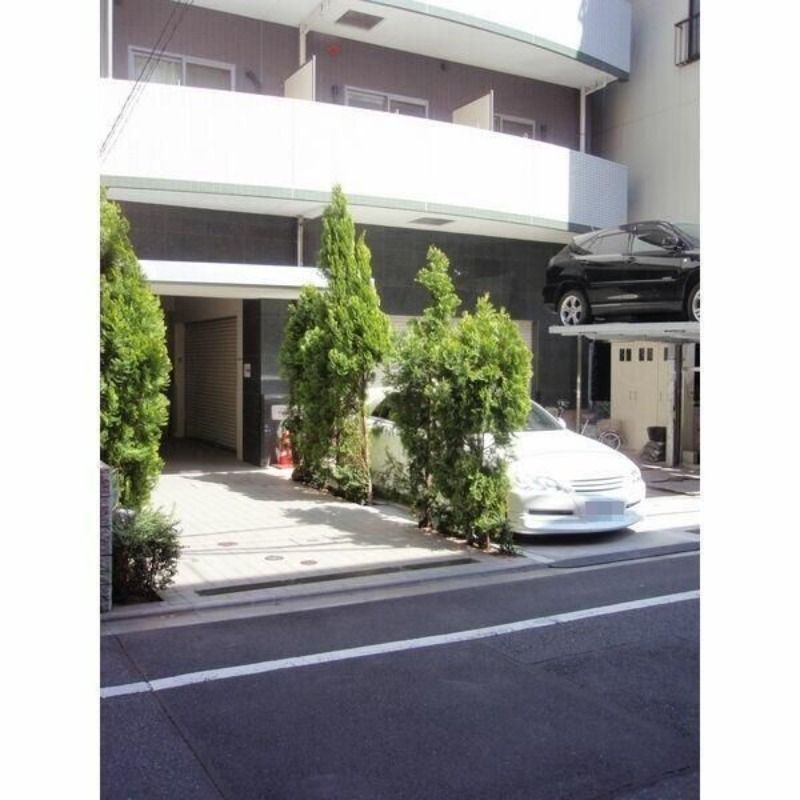 駐車場　ラルジュ　マノワール