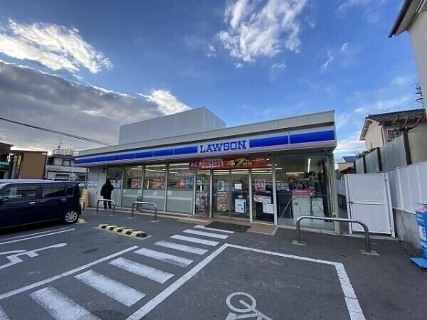 コンビニ　ローソン日置荘西町一丁店（コンビニ）まで1556m