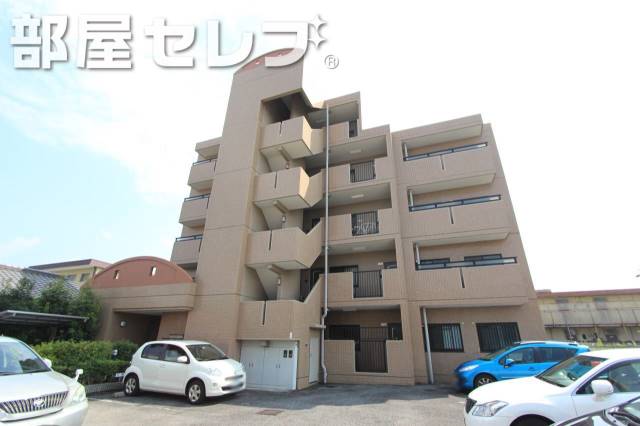 建物外観　５階建てのマンション。