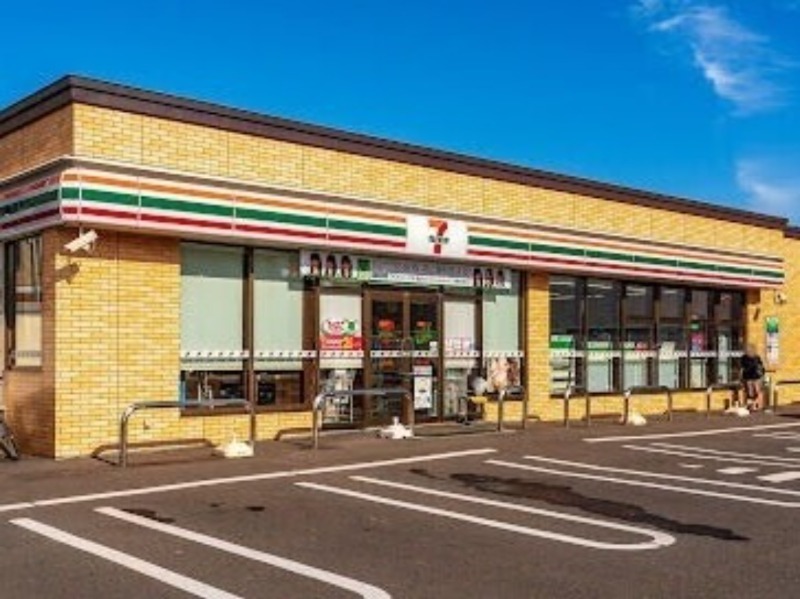 コンビニ　セブンイレブン札幌北31条東店（コンビニ）まで370m