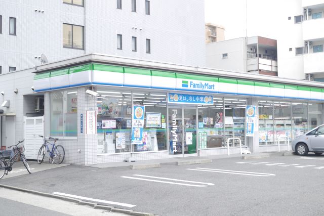コンビニ　ファミリーマート（コンビニ）まで390m