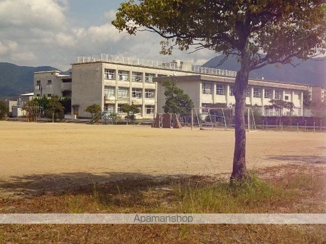 その他　直方市立直方東小学校（その他）まで852m