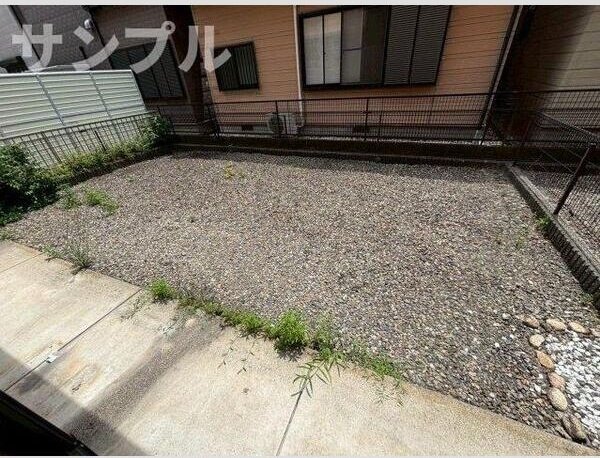 庭　※以前の状態もしくは別室の参考画像