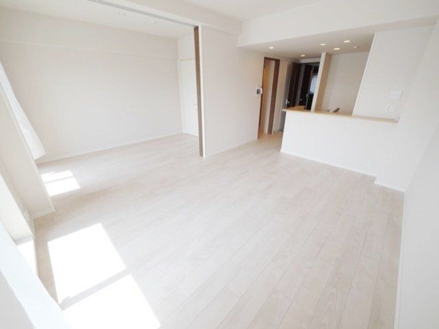 クレストプライムレジデンスアベニュー壱番街の居間写真