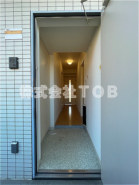 玄関　※クリーニング中の写真※