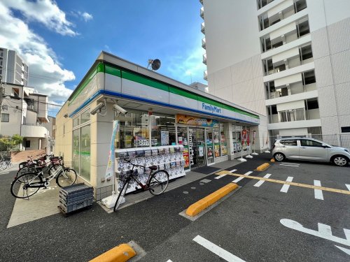 コンビニ　ファミリーマート本田みなと通店（コンビニ）まで497m