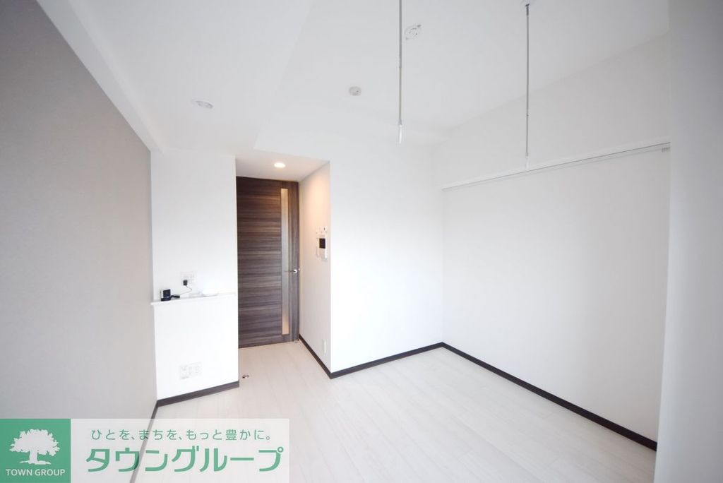 CREVISTA綾瀬の居間写真