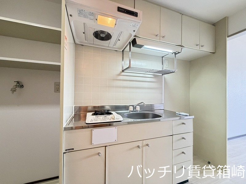 キッチン　写真は別号室の為、現況優先です。